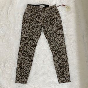 Women’s leopard Skinny Pants.